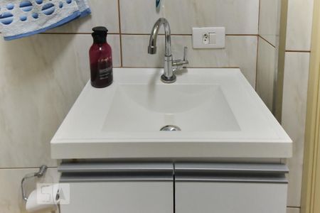 Casa à venda com 156m², 5 quartos e 2 vagas Casa à venda com 156m², 5 quartos e 2 vagasBanheiro da Suíte