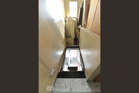 Casa à venda com 156m², 5 quartos e 2 vagas Casa à venda com 156m², 5 quartos e 2 vagasQuarto 3 - Escada Retrátil