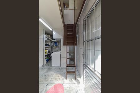 Casa à venda com 156m², 5 quartos e 2 vagas Casa à venda com 156m², 5 quartos e 2 vagasLavanderia ( Escada Retrátil )