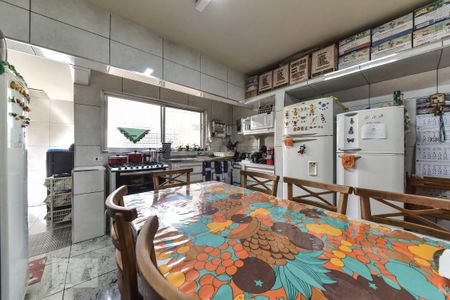 Casa à venda com 156m², 5 quartos e 2 vagas Casa à venda com 156m², 5 quartos e 2 vagasCozinha