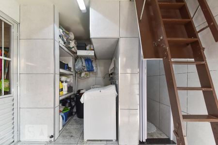 Casa à venda com 156m², 5 quartos e 2 vagas Casa à venda com 156m², 5 quartos e 2 vagasLavanderia ( Escada Retrátil )