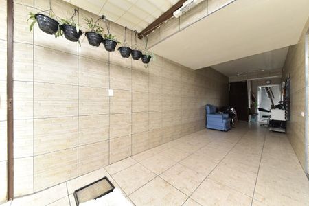 Casa à venda com 156m², 5 quartos e 2 vagas Casa à venda com 156m², 5 quartos e 2 vagasGaragem