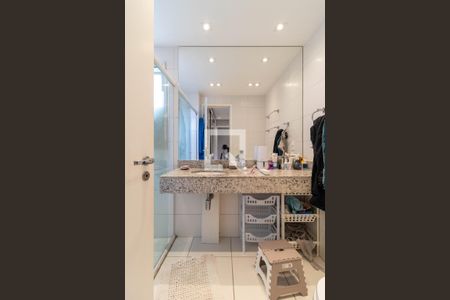 Apartamento à venda com 168m², 4 quartos e 3 vagas Apartamento à venda com 168m², 4 quartos e 3 vagasBanheiro da Suíte 1