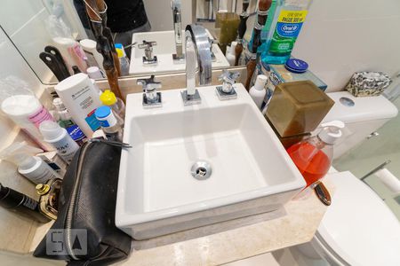 Apartamento à venda com 150m², 3 quartos e 2 vagas Apartamento à venda com 150m², 3 quartos e 2 vagasBanheiro da Suíte