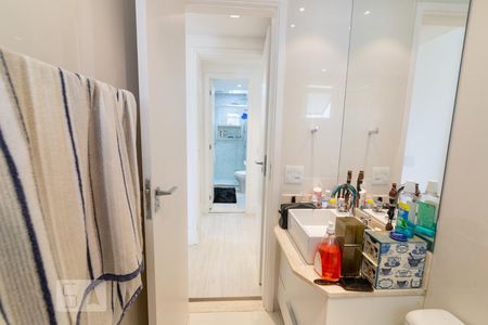 Apartamento à venda com 150m², 3 quartos e 2 vagas Apartamento à venda com 150m², 3 quartos e 2 vagasBanheiro da Suíte