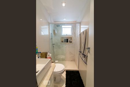 Apartamento à venda com 150m², 3 quartos e 2 vagas Apartamento à venda com 150m², 3 quartos e 2 vagasBanheiro da Suíte