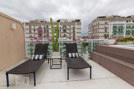 Apartamento à venda com 150m², 3 quartos e 2 vagas Apartamento à venda com 150m², 3 quartos e 2 vagasTerraço