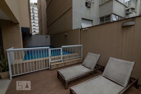 Apartamento à venda com 150m², 3 quartos e 2 vagas Apartamento à venda com 150m², 3 quartos e 2 vagasÁrea comum - Piscina