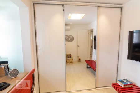 Apartamento à venda com 150m², 3 quartos e 2 vagas Apartamento à venda com 150m², 3 quartos e 2 vagasQuarto 1 - Armários