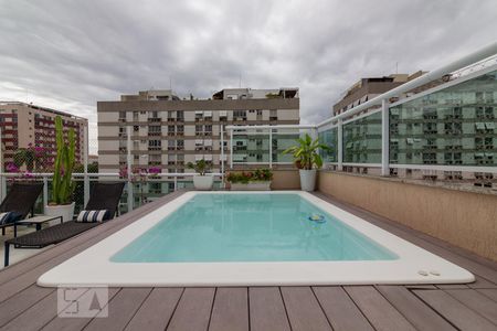 Apartamento à venda com 150m², 3 quartos e 2 vagas Apartamento à venda com 150m², 3 quartos e 2 vagasPiscina Privativa