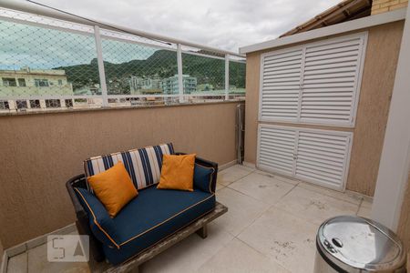 Apartamento à venda com 150m², 3 quartos e 2 vagas Apartamento à venda com 150m², 3 quartos e 2 vagasTerraço