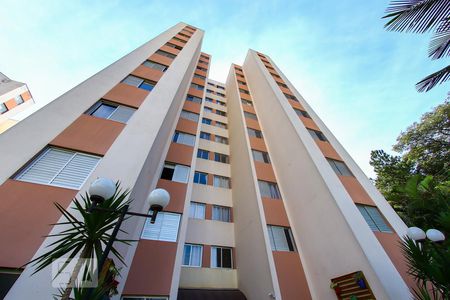 Apartamento para alugar com 52m², 2 quartos e 1 vaga Apartamento para alugar com 52m², 2 quartos e 1 vagaFachada