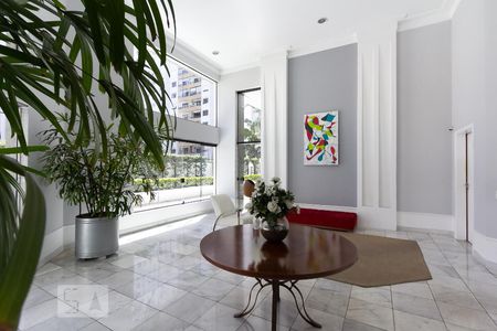 Apartamento à venda com 244m², 4 quartos e 3 vagas Apartamento à venda com 244m², 4 quartos e 3 vagasHall social