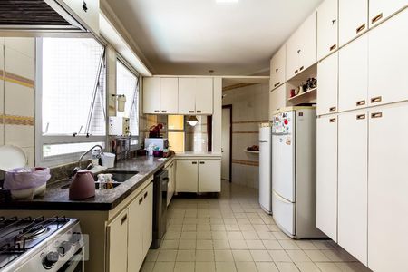 Apartamento à venda com 244m², 4 quartos e 3 vagas Apartamento à venda com 244m², 4 quartos e 3 vagasCozinha