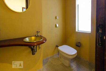 Casa à venda com 340m², 7 quartos e 2 vagas Casa à venda com 340m², 7 quartos e 2 vagasLavabo