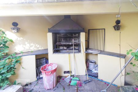 Casa à venda com 340m², 7 quartos e 2 vagas Casa à venda com 340m², 7 quartos e 2 vagasÁrea comum - Churrasqueira