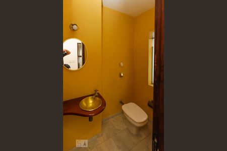 Casa à venda com 340m², 7 quartos e 2 vagas Casa à venda com 340m², 7 quartos e 2 vagasLavabo