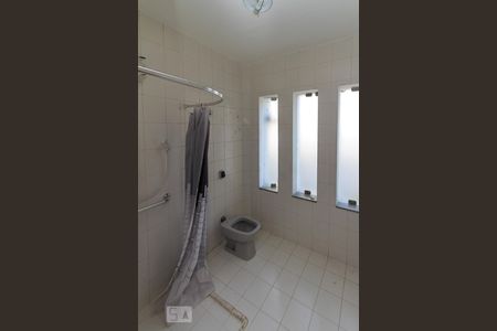 Casa à venda com 340m², 7 quartos e 2 vagas Casa à venda com 340m², 7 quartos e 2 vagasBanheiro Social