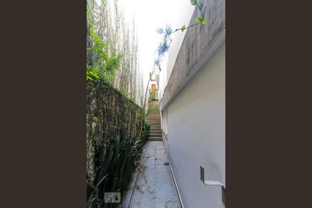 Casa à venda com 340m², 7 quartos e 2 vagas Casa à venda com 340m², 7 quartos e 2 vagasCorredor