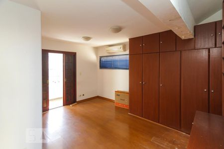 Casa à venda com 340m², 7 quartos e 2 vagas Casa à venda com 340m², 7 quartos e 2 vagasEdícula