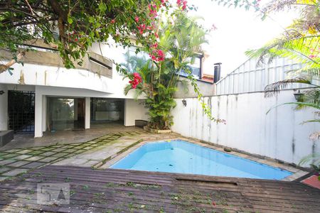 Casa à venda com 340m², 7 quartos e 2 vagas Casa à venda com 340m², 7 quartos e 2 vagasPiscina