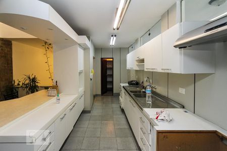 Casa à venda com 340m², 7 quartos e 2 vagas Casa à venda com 340m², 7 quartos e 2 vagasCozinha