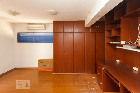 Casa à venda com 340m², 7 quartos e 2 vagas Casa à venda com 340m², 7 quartos e 2 vagasEdícula