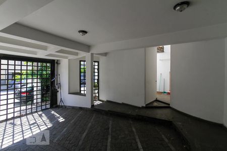Casa à venda com 340m², 7 quartos e 2 vagas Casa à venda com 340m², 7 quartos e 2 vagasGaragem