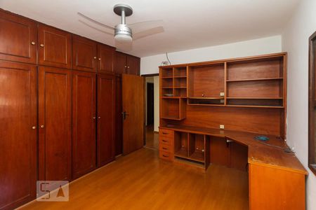 Casa à venda com 340m², 7 quartos e 2 vagas Casa à venda com 340m², 7 quartos e 2 vagasQuarto 2