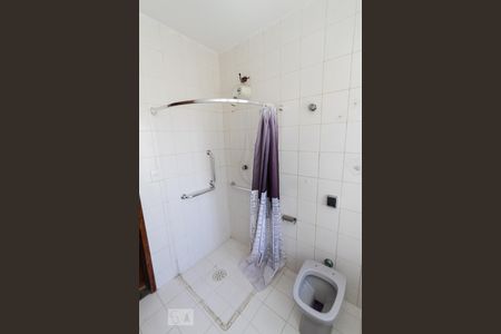 Casa à venda com 340m², 7 quartos e 2 vagas Casa à venda com 340m², 7 quartos e 2 vagasBanheiro Social