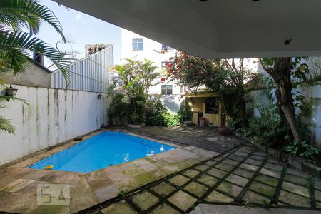 Casa à venda com 340m², 7 quartos e 2 vagas Casa à venda com 340m², 7 quartos e 2 vagasPiscina