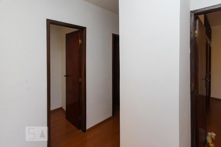 Casa à venda com 340m², 7 quartos e 2 vagas Casa à venda com 340m², 7 quartos e 2 vagasCorredor do banheiro