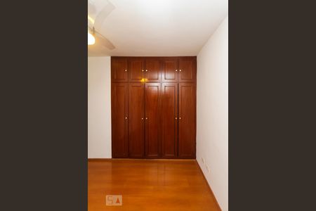 Casa à venda com 340m², 7 quartos e 2 vagas Casa à venda com 340m², 7 quartos e 2 vagasSuite