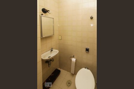 Casa à venda com 340m², 7 quartos e 2 vagas Casa à venda com 340m², 7 quartos e 2 vagasBanheiro de Serviço