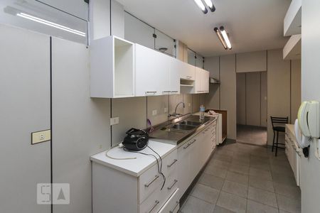Casa à venda com 340m², 7 quartos e 2 vagas Casa à venda com 340m², 7 quartos e 2 vagasCozinha