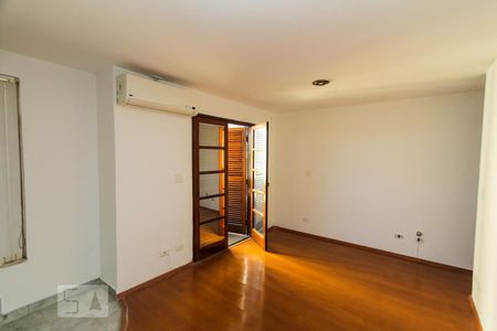Casa à venda com 340m², 7 quartos e 2 vagas Casa à venda com 340m², 7 quartos e 2 vagasSuite
