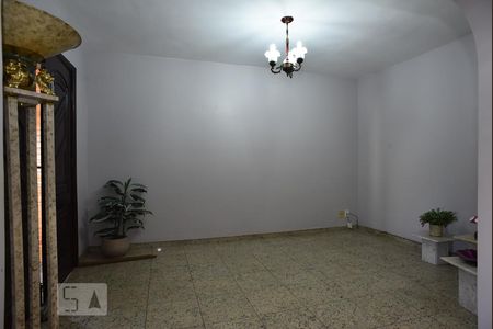 Sala de casa para alugar com 4 quartos, 280m² em Freguesia (jacarepaguá), Rio de Janeiro