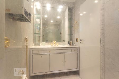 Apartamento à venda com 225m², 3 quartos e 2 vagasBanheiro