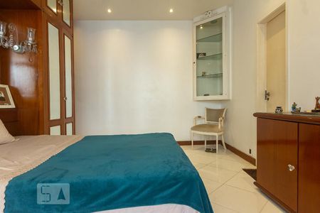 Apartamento à venda com 225m², 3 quartos e 2 vagasSuíte