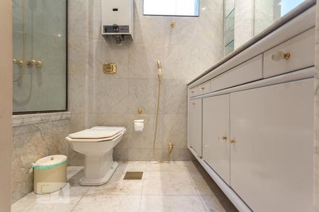 Apartamento à venda com 225m², 3 quartos e 2 vagasBanheiro