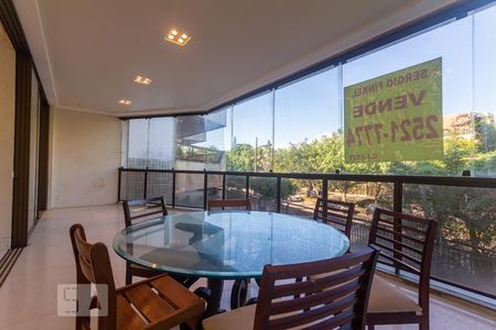 Apartamento à venda com 225m², 3 quartos e 2 vagasVaranda