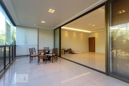 Apartamento à venda com 225m², 3 quartos e 2 vagasVaranda