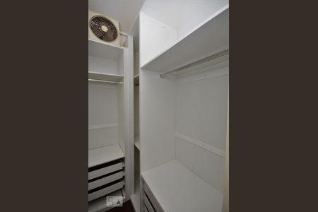 Closet do quarto de apartamento para alugar com 1 quarto, 50m² em Catete, Rio de Janeiro