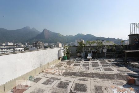 Apartamento à venda com 98m², 2 quartos e 2 vagasTerraço