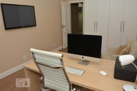 Casa à venda com 460m², 4 quartos e 3 vagasEscritorio