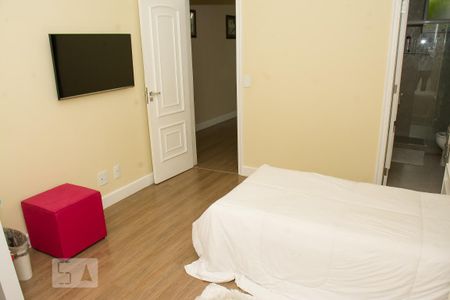 Casa à venda com 460m², 4 quartos e 3 vagasQuarto 2 com suite