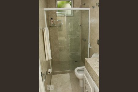 Casa à venda com 460m², 4 quartos e 3 vagasBanheiro da suite 2