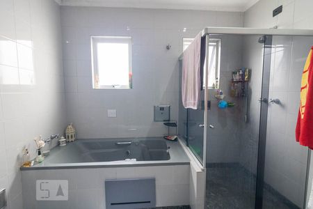 Casa à venda com 298m², 3 quartos e 3 vagasBanheiro da Suíte