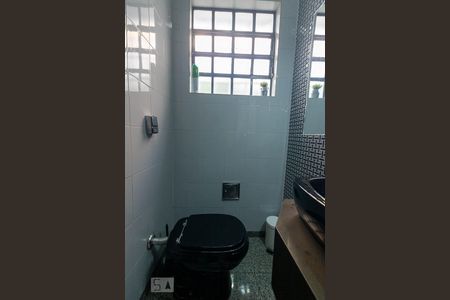 Casa à venda com 298m², 3 quartos e 3 vagasBanheiro