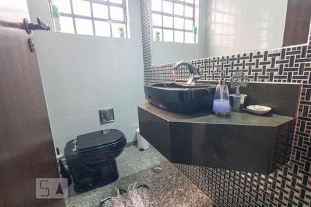 Casa à venda com 298m², 3 quartos e 3 vagasBanheiro